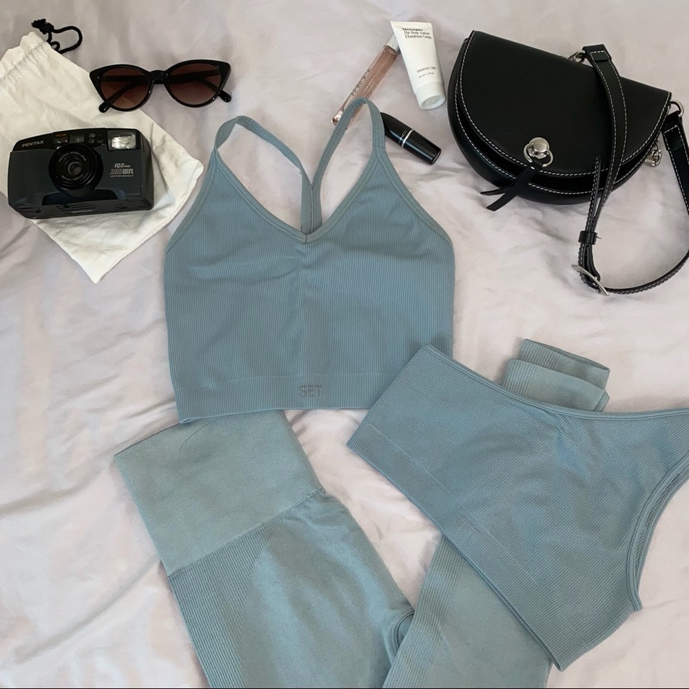 Set Active Bras and Leggings in Rain